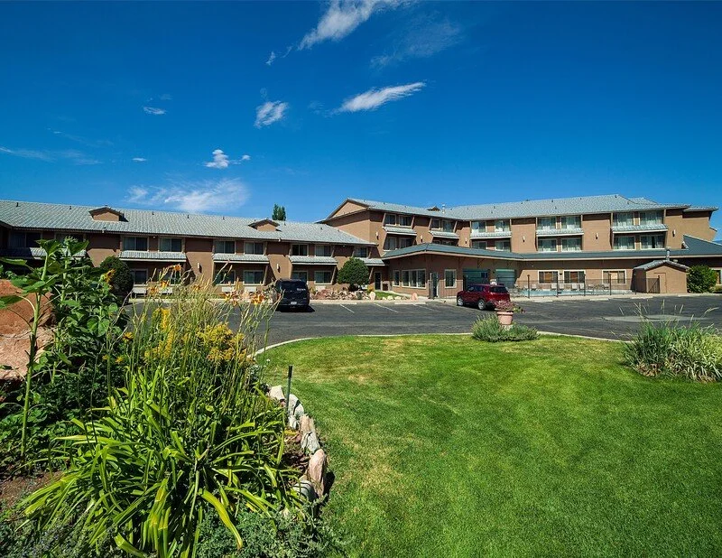 Moab Valley Inn exterior with garden grounds